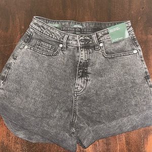 Black Highwaisted Shorts